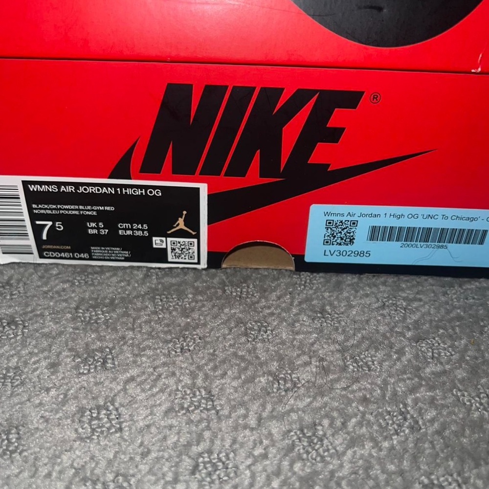 Jordan 1 Retro High
NC to Chi - Picture 6 of 6